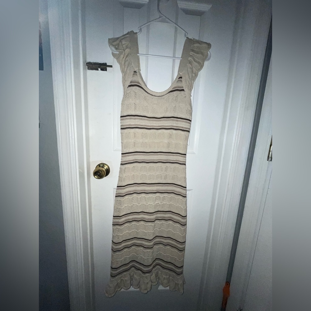 Beautiful Knitted Event Dress - Picture 3 of 3